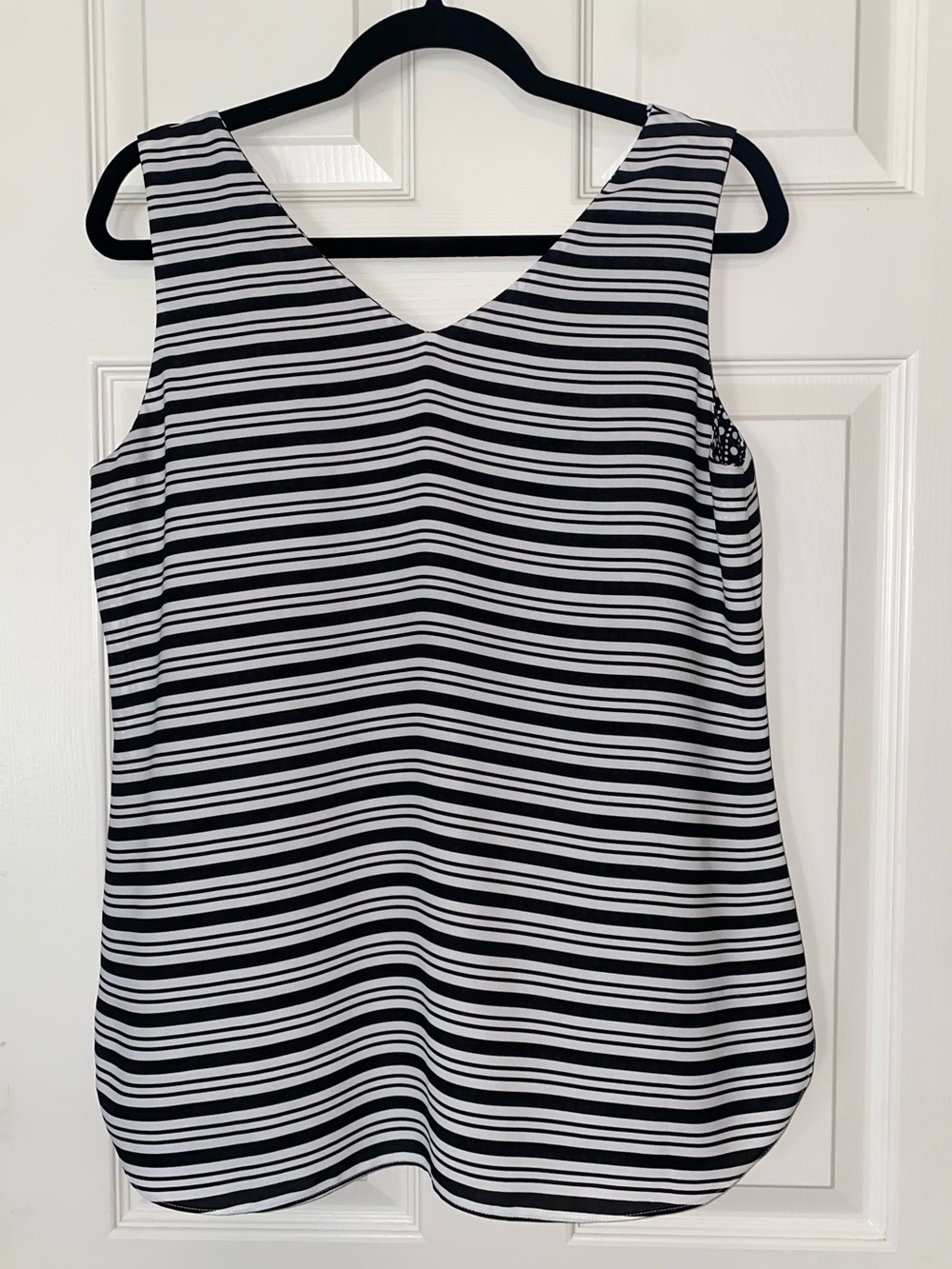Chico's Convertible Black & White Reversible V-Neck Sleeveless Tank
